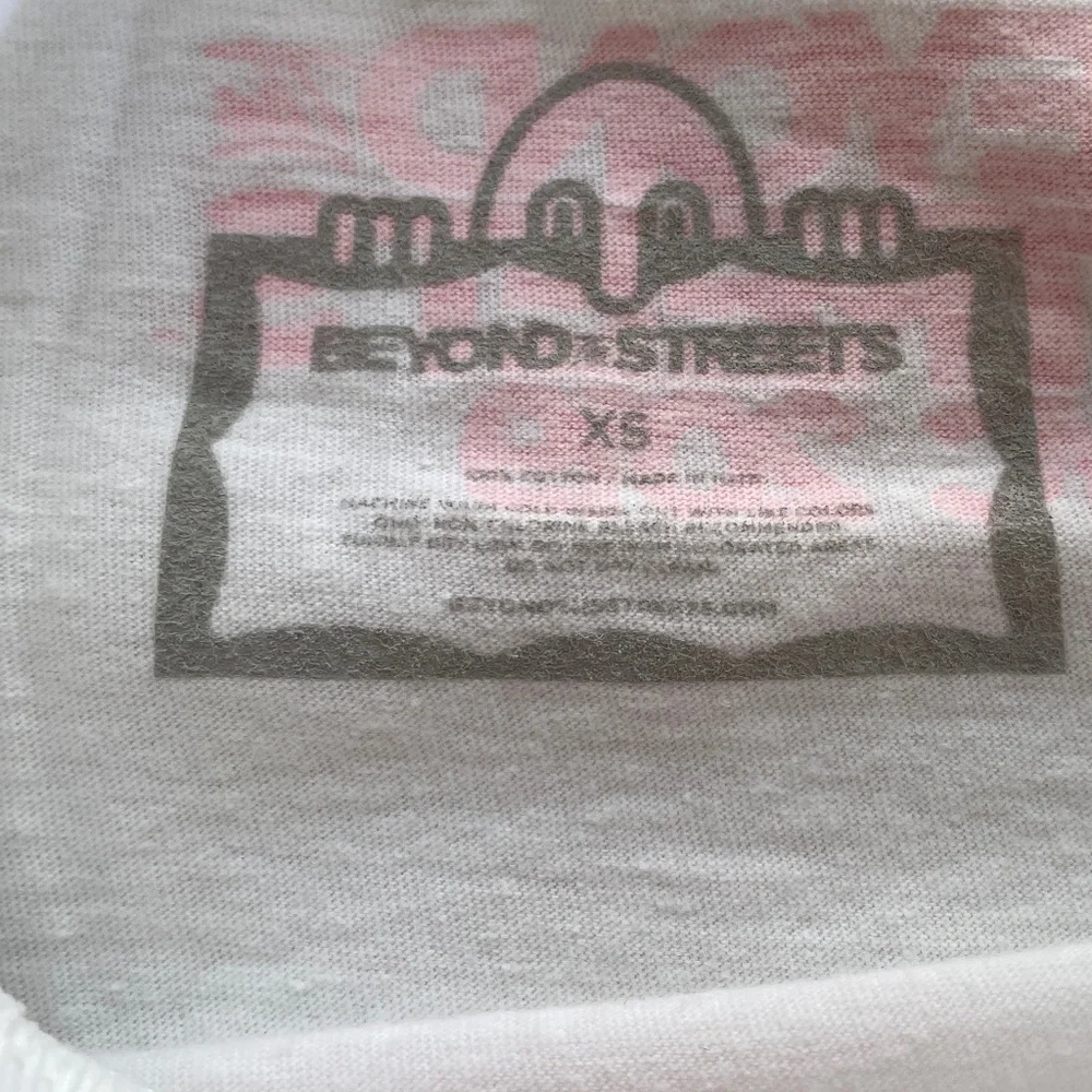 Beyond the Streets New York‎ Love Tee Size XS